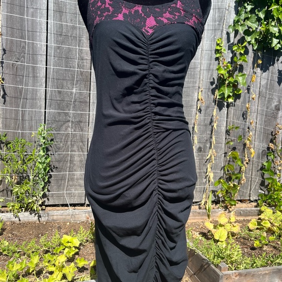 Vintage betsy johnson dress, late 90’s. Black with pink detail. Size M - Picture 2 of 9